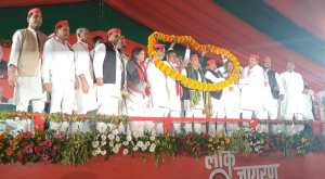 Hardoi News: SP blew election bugle in Hardoi, trained workers