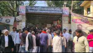 Ara News: व्यवहार न्यायालय के बहार चली गोलीबारी, एक बुजुर्ग जख़्मी 