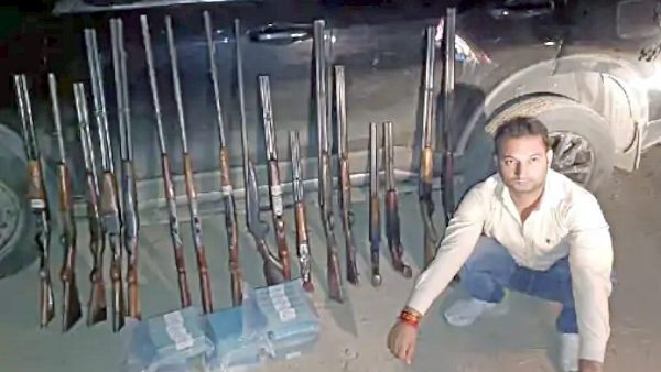 meerut-police-subinspector-son-arrested-in-arms-smuggling-case
