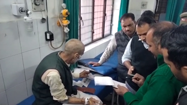 farmer set himself on fire during protest in Muzaffarnagar 
