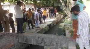 Dead body of a young man found floating in the drain of Hardoi city, created panic