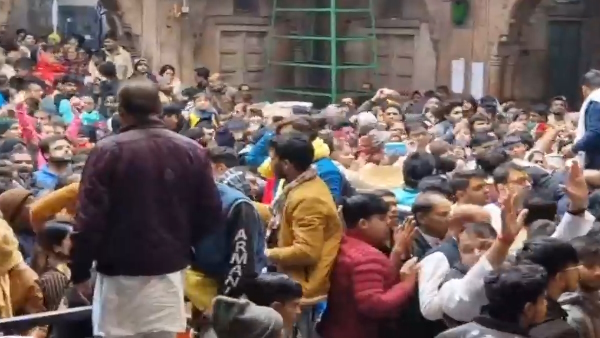 banke-bihari-temple-crowd-arrival-new-year-arrangements-vrindavan