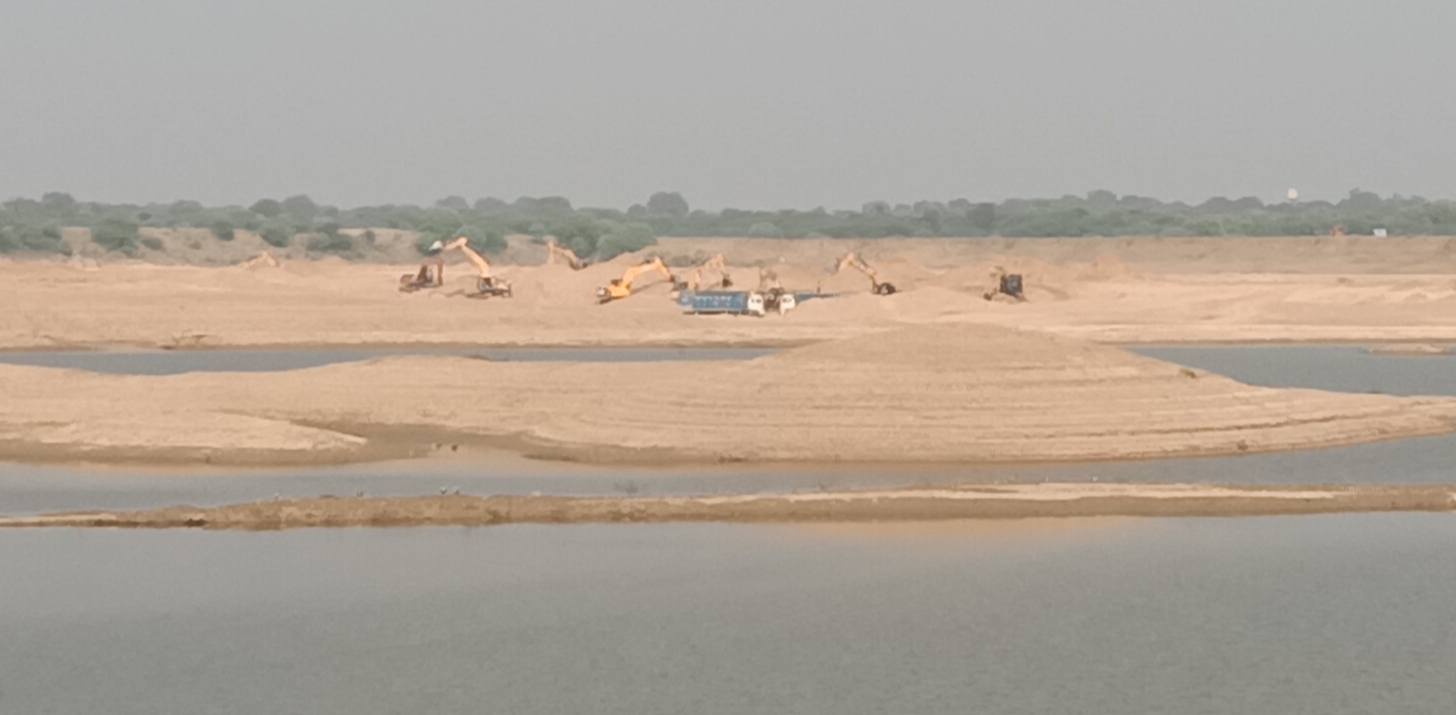 BANDA NEWS: धूल का गुब्बार ग्रामीणों के लिए बना काल, बढ़ा प्रदूषण का खतरा, क्या कर रहा पर्यावरण विभाग