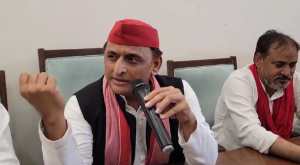 कन्नौज में अखिलेश यादव पहुंचे: पीड़ित परिवारों से मुलाकात कर मदद का भरोसा दिया और बीजेपी पर साधा निशाना