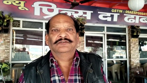 Agra News 4 policeman beats passengers and hotel staff caught on camera