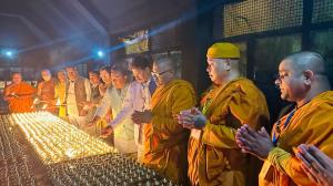 Gaya News: सीएम नीतीश कुमार की 73 वें जन्मदिवस पर बौद्ध भिक्षुओं ने भगवान बुद्ध से की कामना