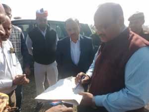 आईजीआरएस शिकायतों का समाधान: जिलाधिकारी संजय कुमार सिंह द्वारा आईजीआरएस शिकायतों का निरीक्षण और समाधान